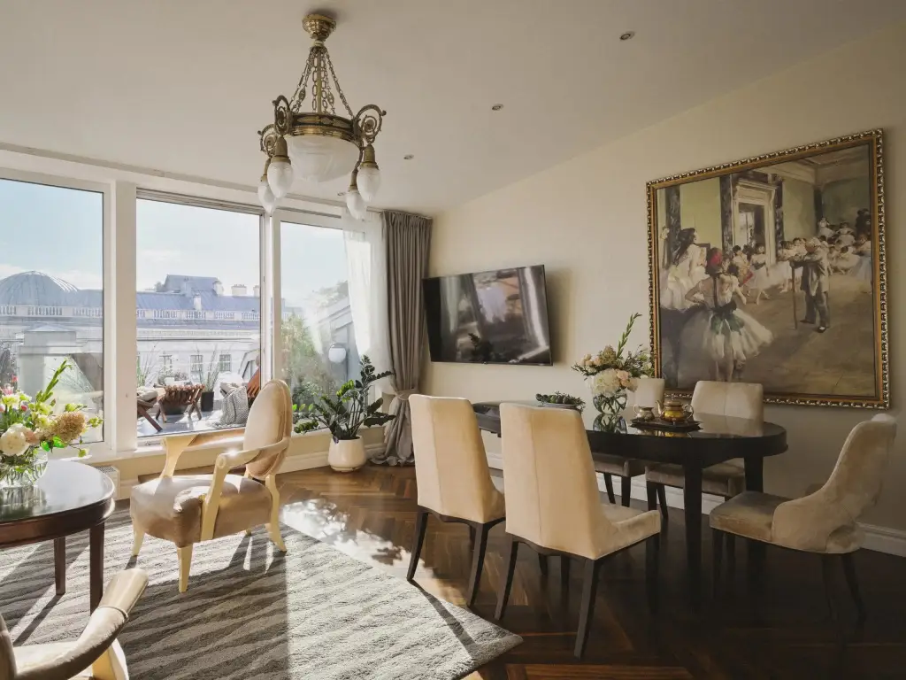 Санкт-Петербург: Апартаменты Minin Apartments Мансарда с террасой и видом на Невский 170 кв.м.