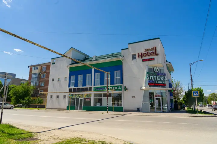 Славянск-на-Кубани: Отель Small