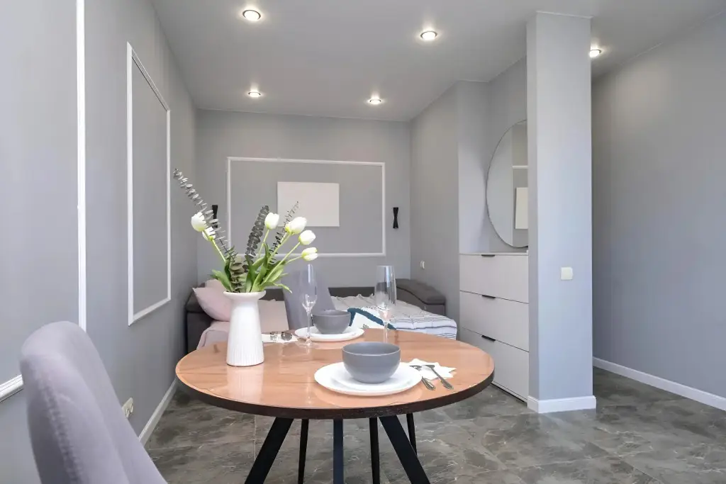 Казань: Studiya S Dizaynerskim Remontom Flat