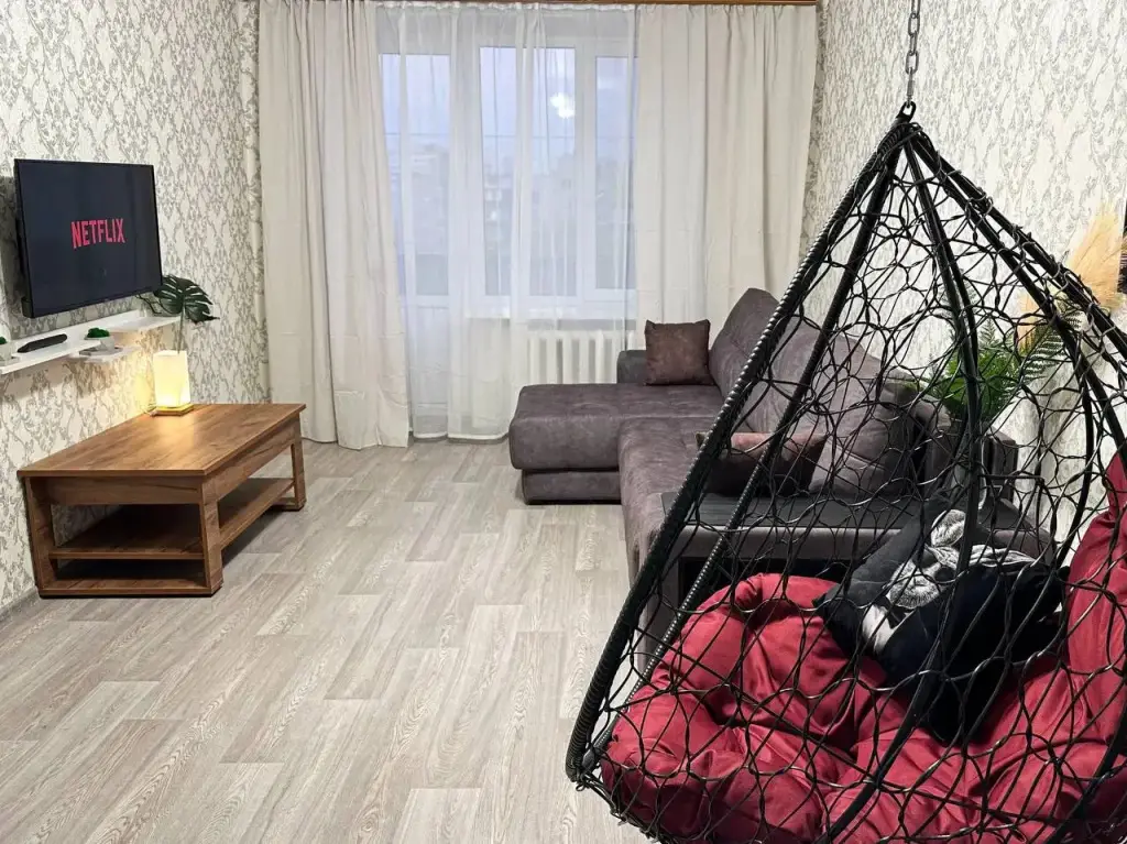 Квартира Top Rooms: Двухкомнатная у метро Пролетарская с качелями — фото 1