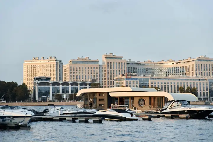 Санкт-Петербург: Частный дом Дом на воде Whitemare на Петроградской