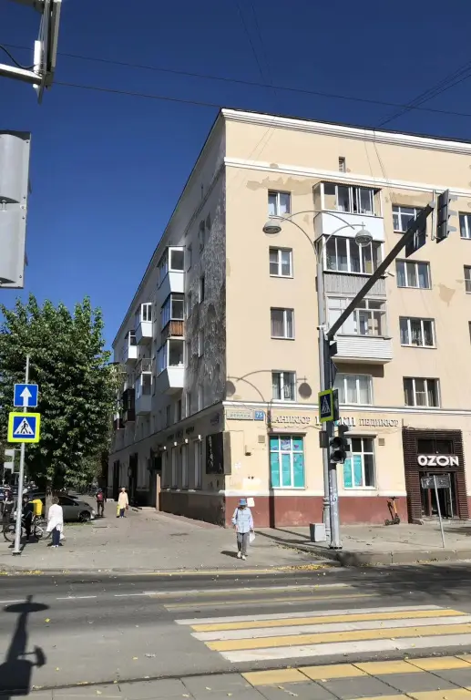 Apartments on Lenin Avenue 75 — фото 1