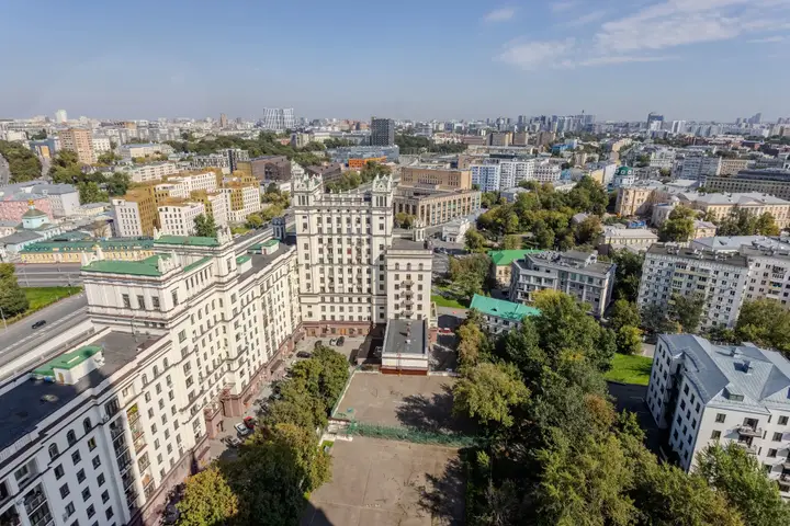 Москва: Апартаменты Улучшенные на 20 Этаже с Балконом: Изба/Котельническая Высотка