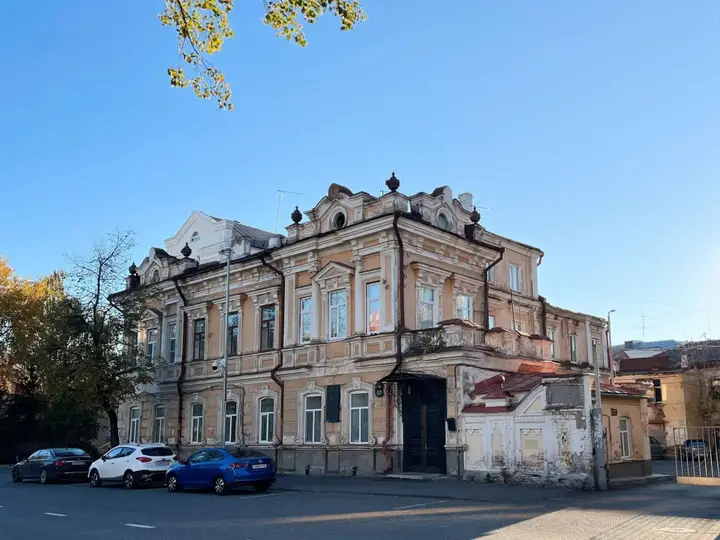 Казань: Лофт-студия в особняке купца Черноярова
