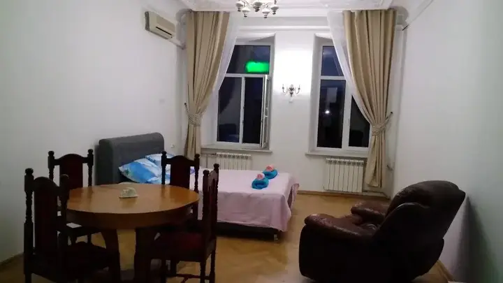 Санкт-Петербург: Chetyire Komnatyi Na Nevskom Apartments