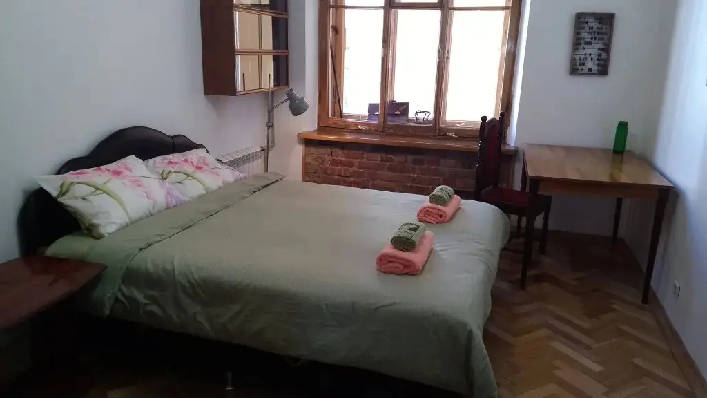 Санкт-Петербург: Chetyire Komnatyi Na Nevskom Apartments