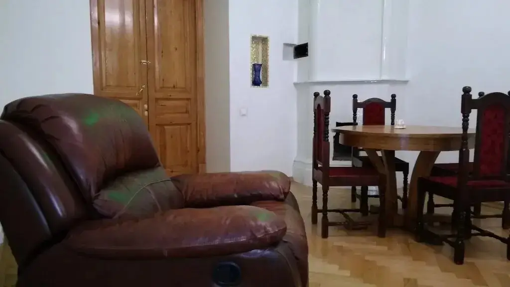 Санкт-Петербург: Chetyire Komnatyi Na Nevskom Apartments