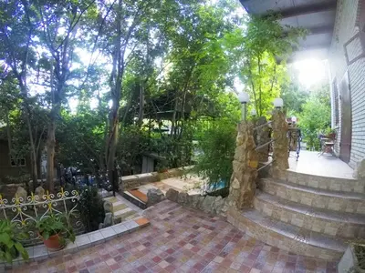 Алупка: Гостевой дом "Радмир"