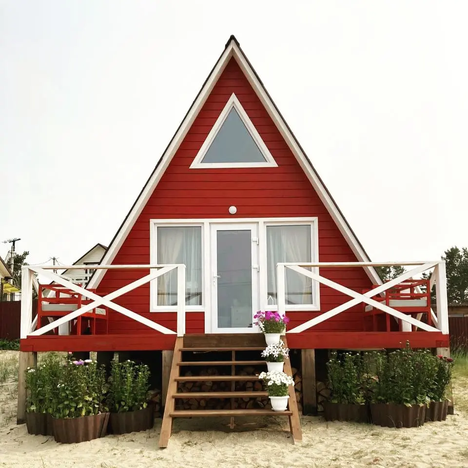 Хужир: Red_house_olkhon