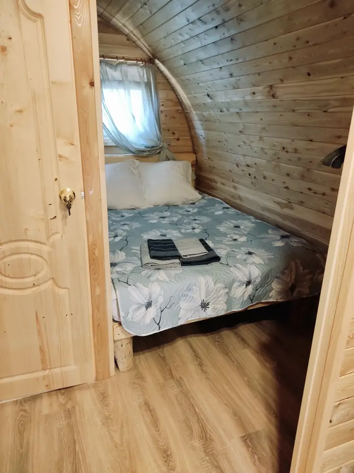 Турбаза Юность: Гостевой дом Seven Lodge