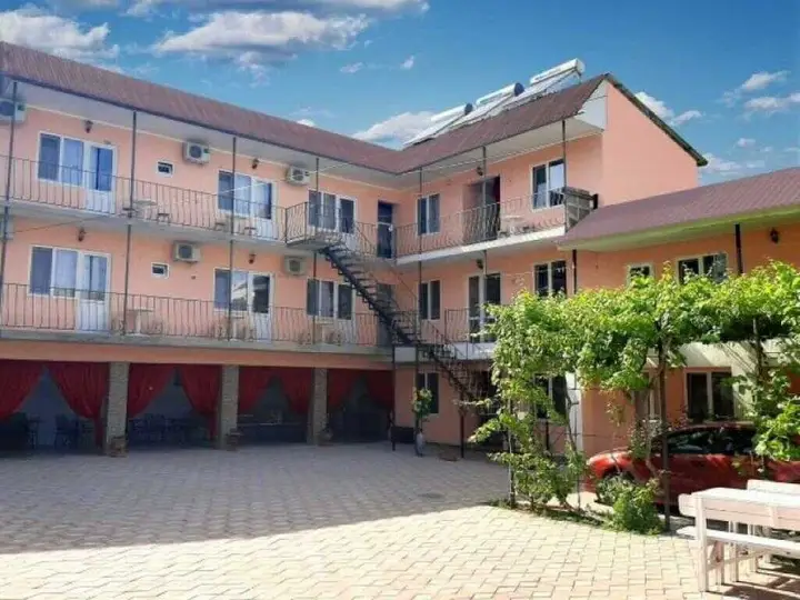 Судак: Deniz Company