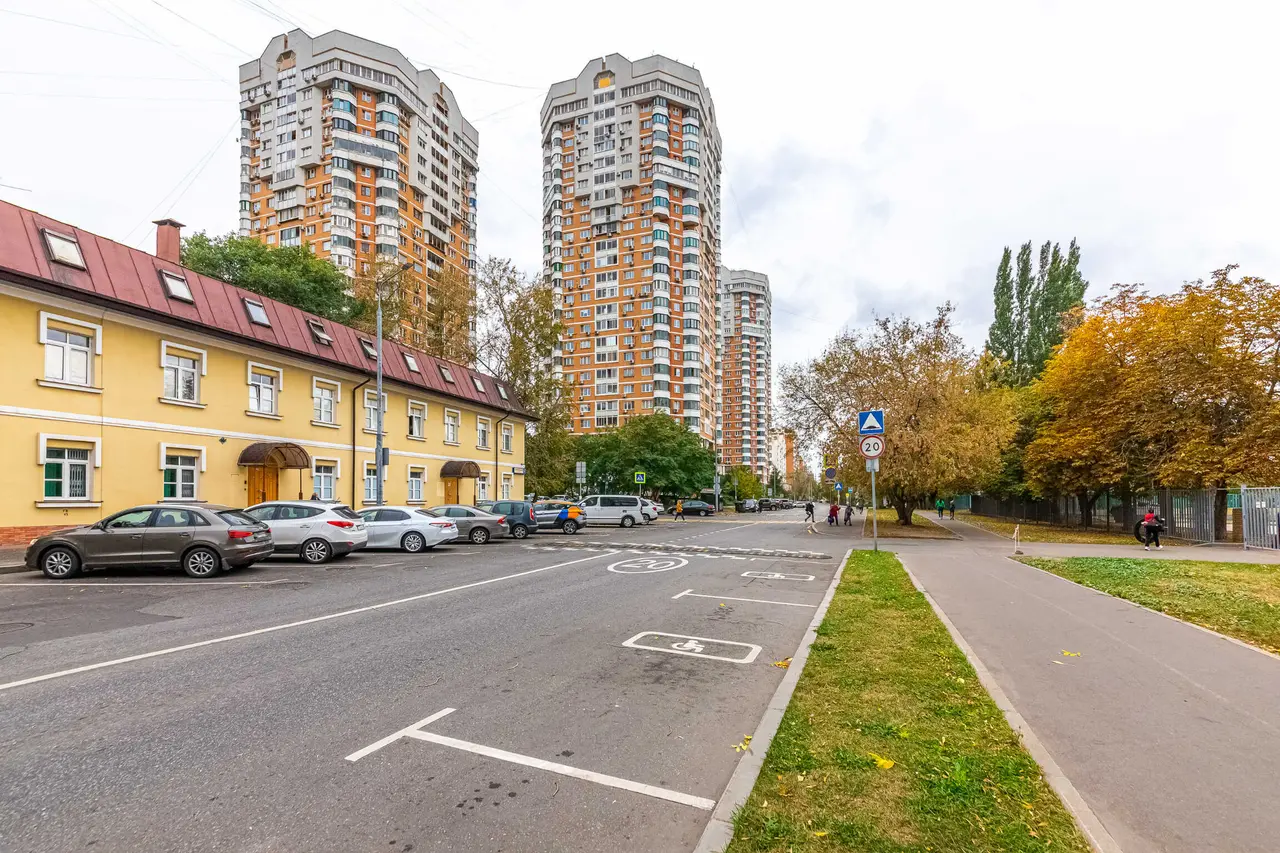 Москва: Smart Host у м. Римская