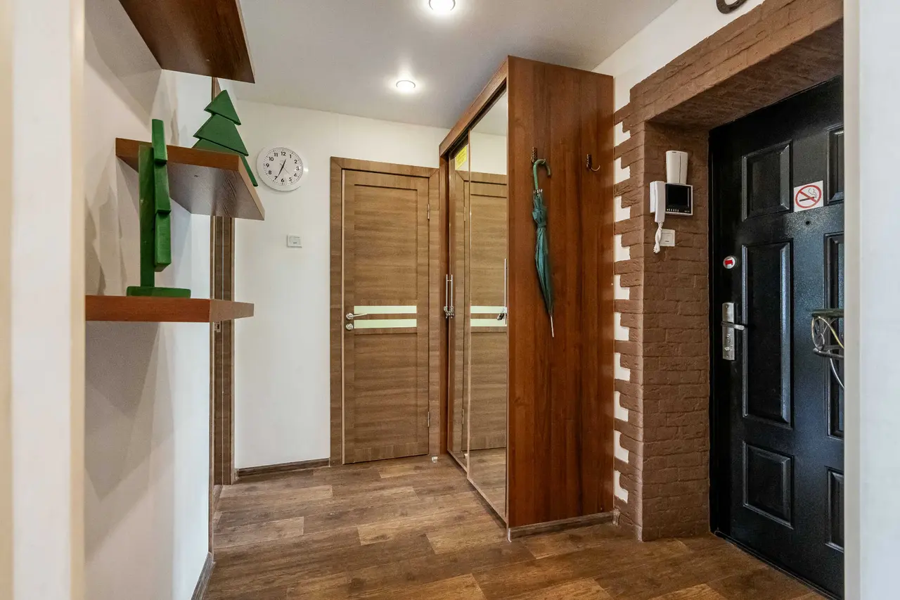 Санкт-Петербург: Veter Emerald рядом с рекой и парком