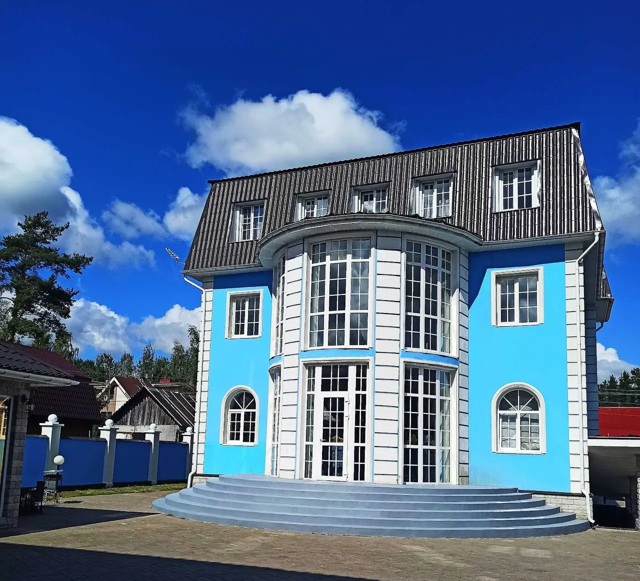 Песочный: House in Dibun