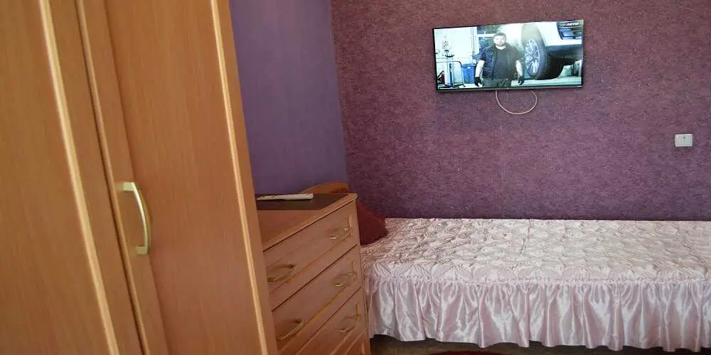 Оренбург: Двушка в центре на 6 чел, парк с фонтанами во дворе дома
