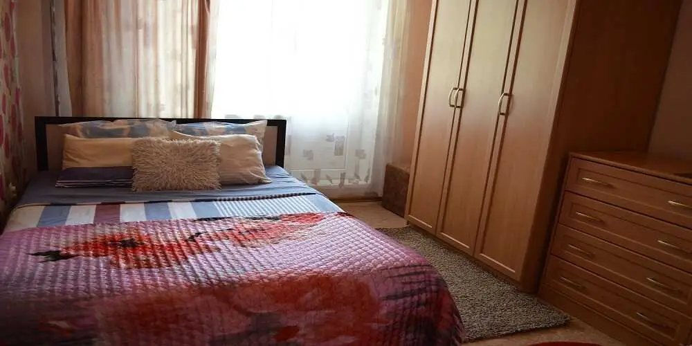Оренбург: Двушка в центре на 6 чел, парк с фонтанами во дворе дома