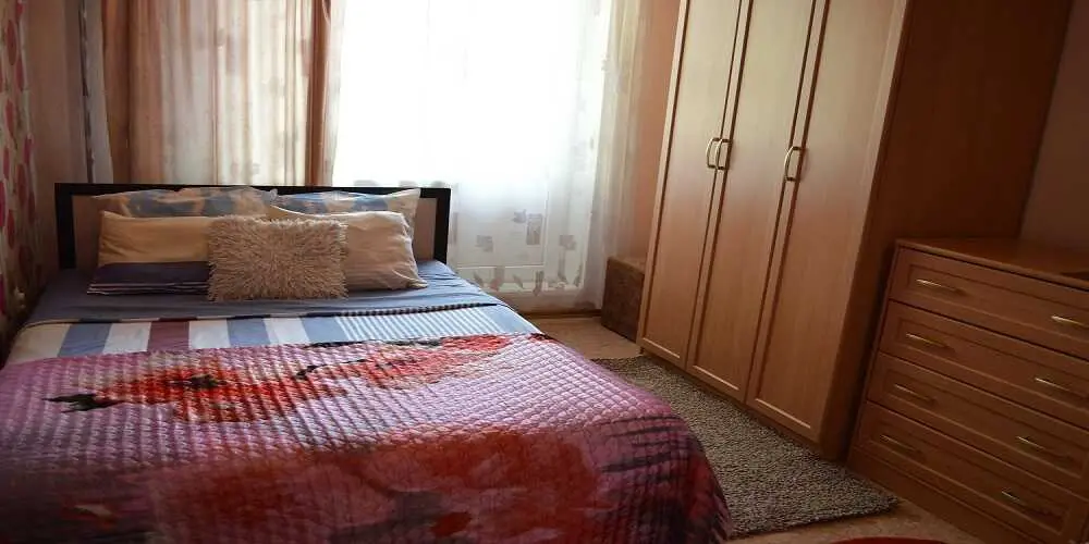 Оренбург: Двушка в центре на 6 чел, парк с фонтанами во дворе дома