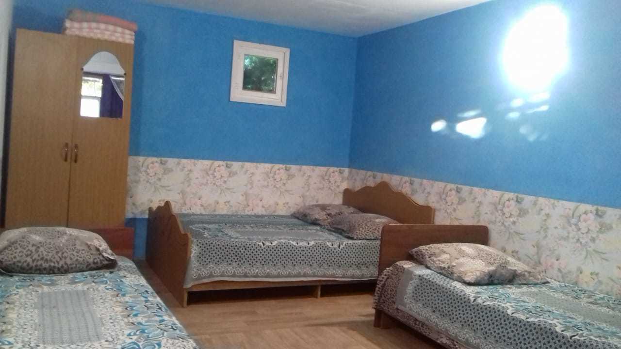 Анапа: Апартаменты эконом четырехместные