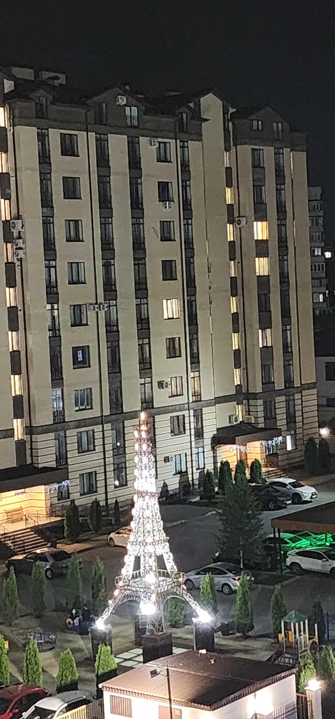 Владикавказ: Квартира с видом на Эйфелеву башню