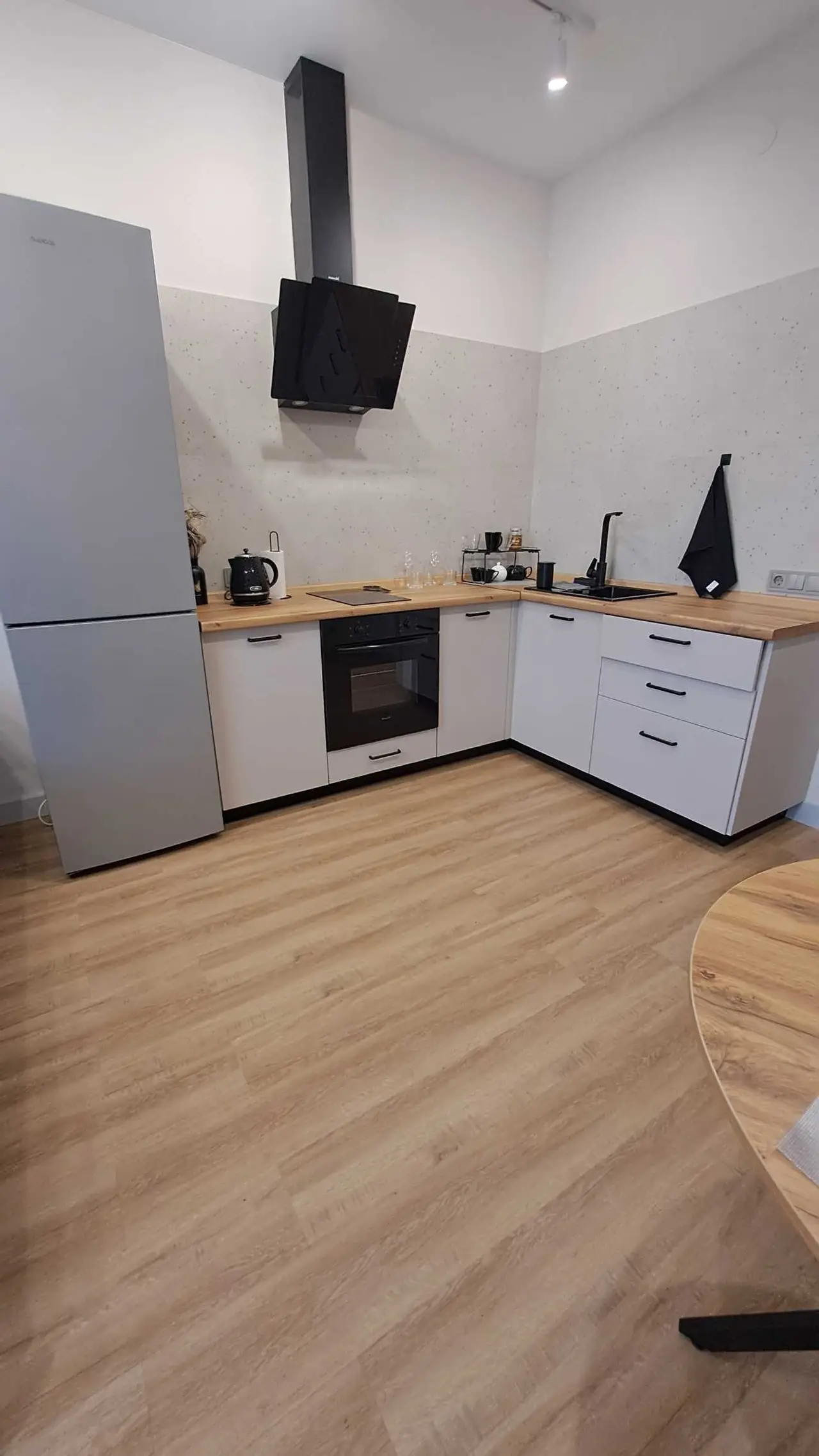 Красноярск: Ap-rent - Октябрьская улица 16