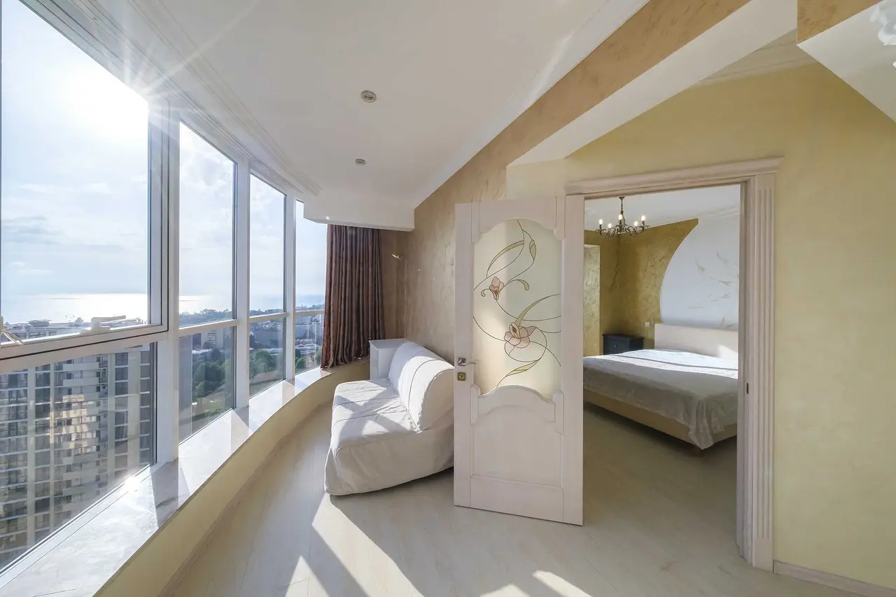 3ккв с джакузи и видом на море, в центре, 140кв.м 025 — фото 1