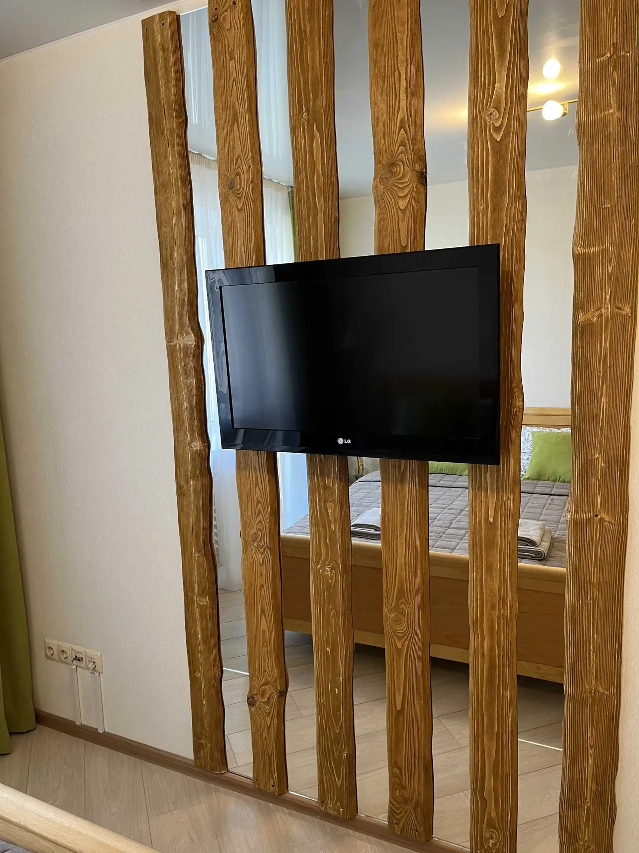 Великий Новгород: Через дорогу от Кремля