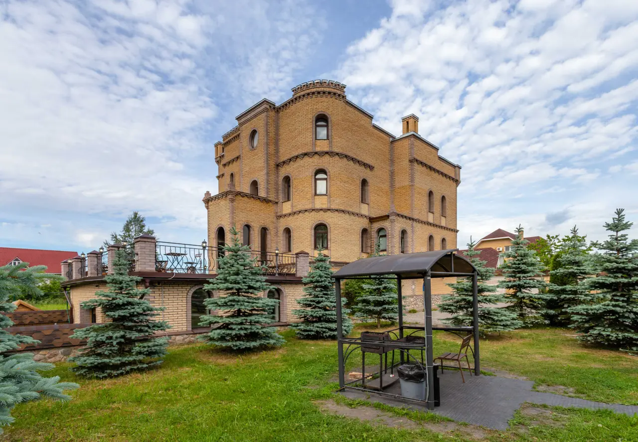 Ломоносов: Villa Zamok