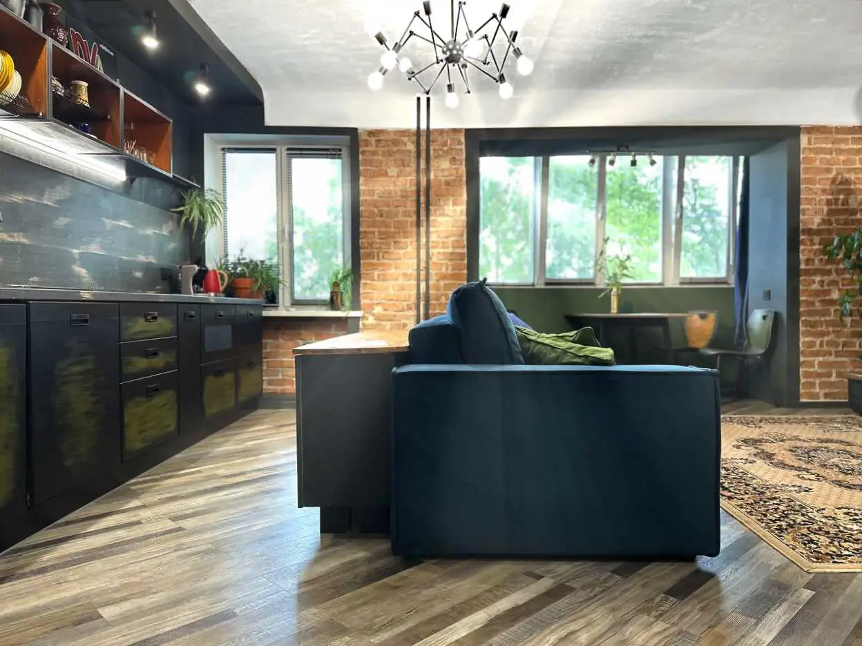Владивосток: Квартира Двухкомнатная в Стиле Loft с Видом на Бухту Золотой Рог