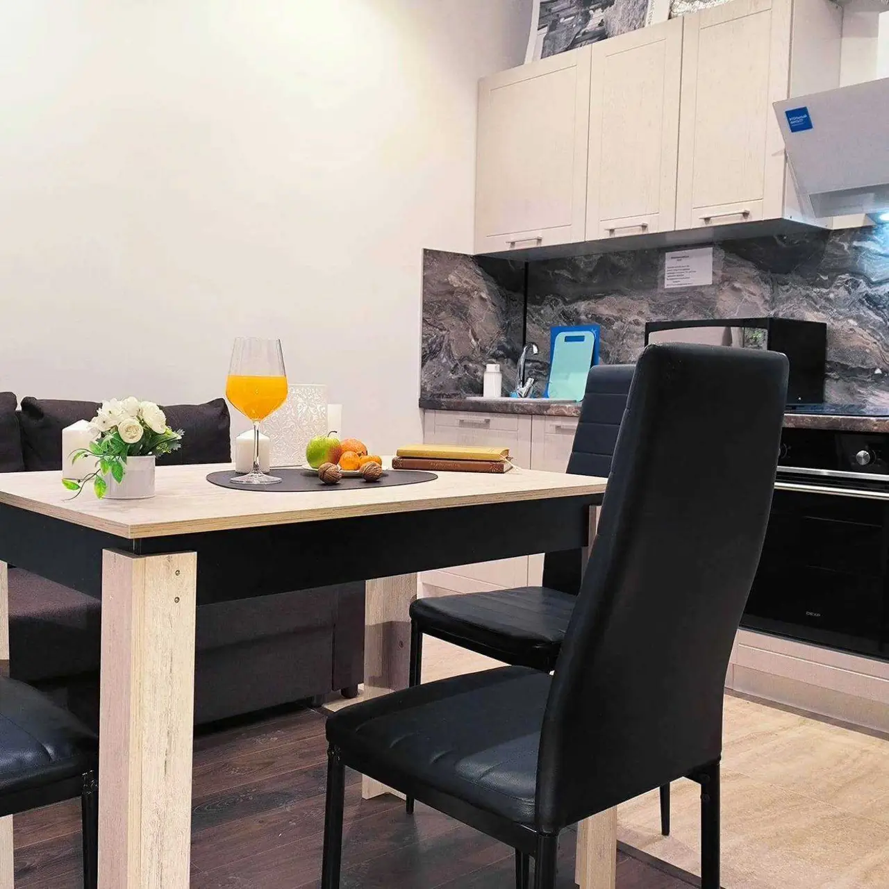Москва: Бизнес-апартаменты Lora Home на Нагорной