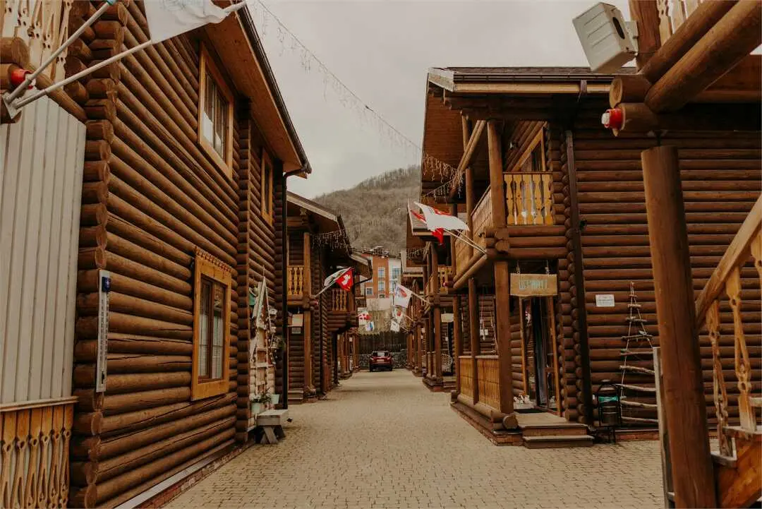 Эсто-Садок: Снегири Village