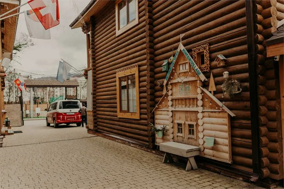 Эсто-Садок: Снегири Village