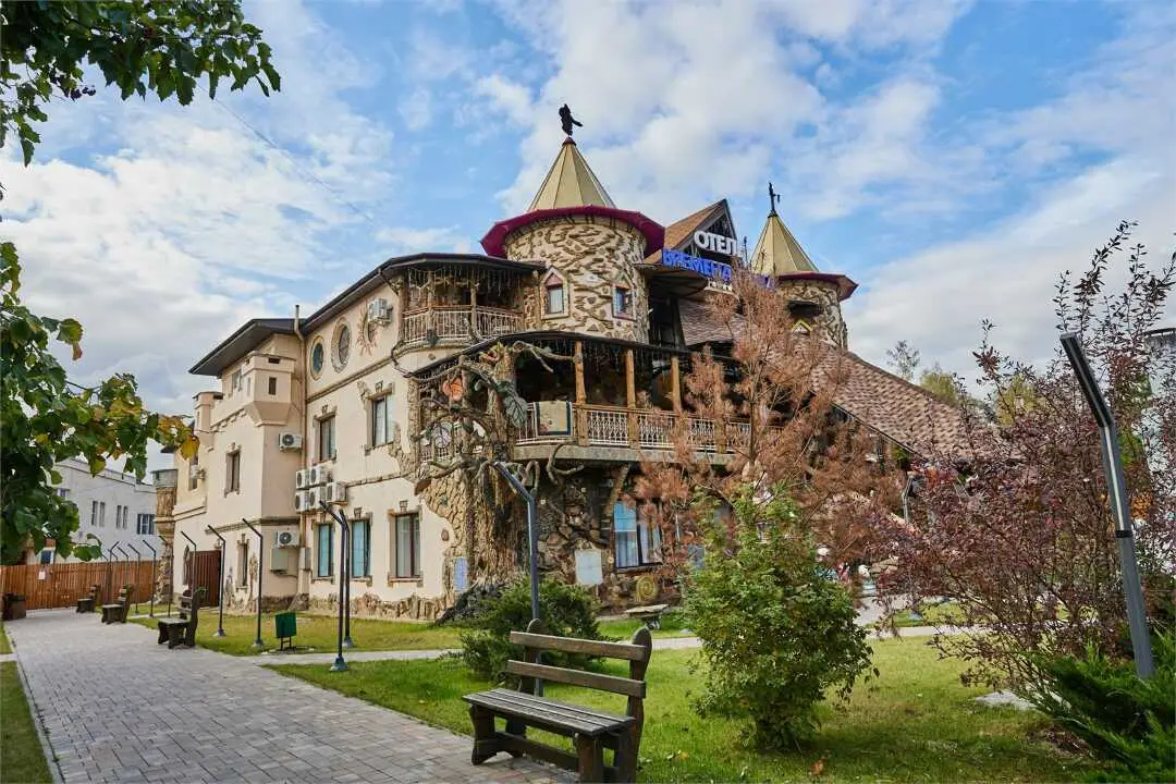 Отель "Времена года" — фото 1