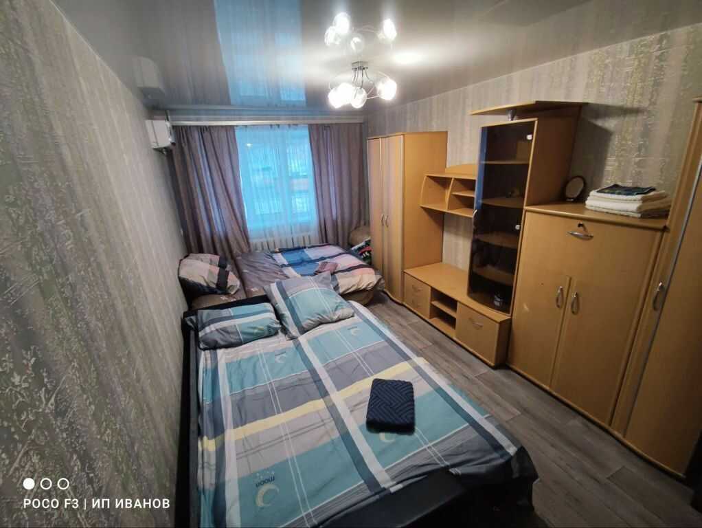 Большой камень: на Аллее Труда 16