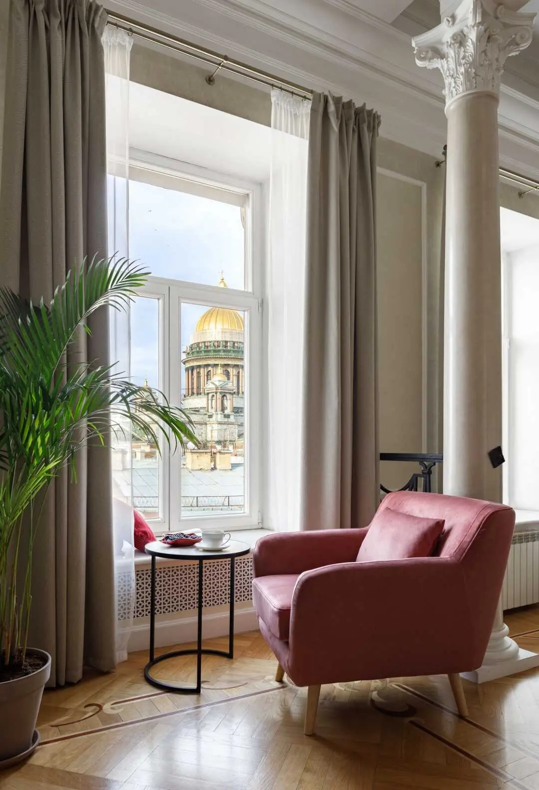 Тула: Minin Apartments c видом на Исаакиевский Собор 210м²