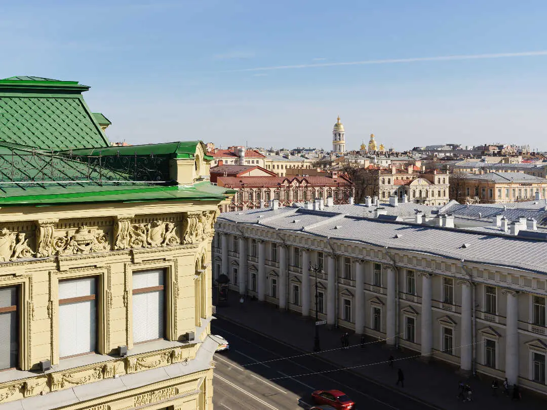 Санкт-Петербург: Minin Apartments Мансарда с двумя балконами на Невском 80м²