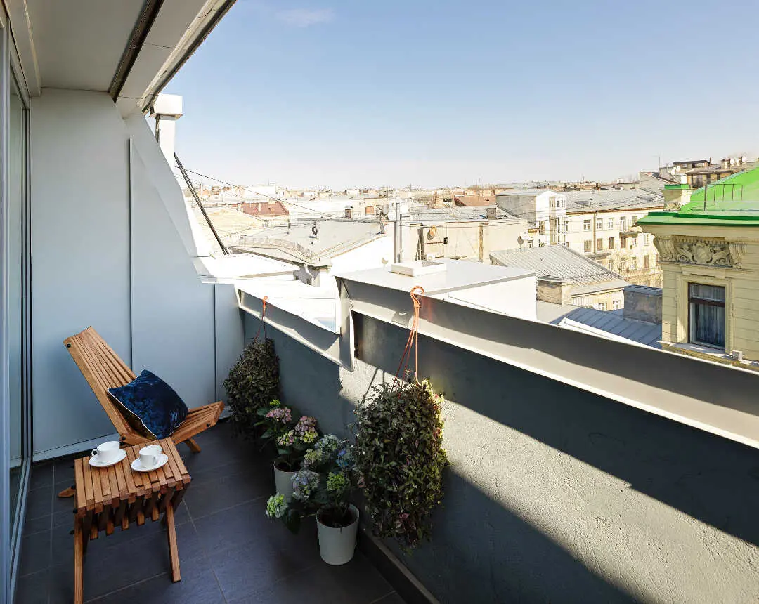 Санкт-Петербург: Minin Apartments Мансарда с двумя балконами на Невском 80м²