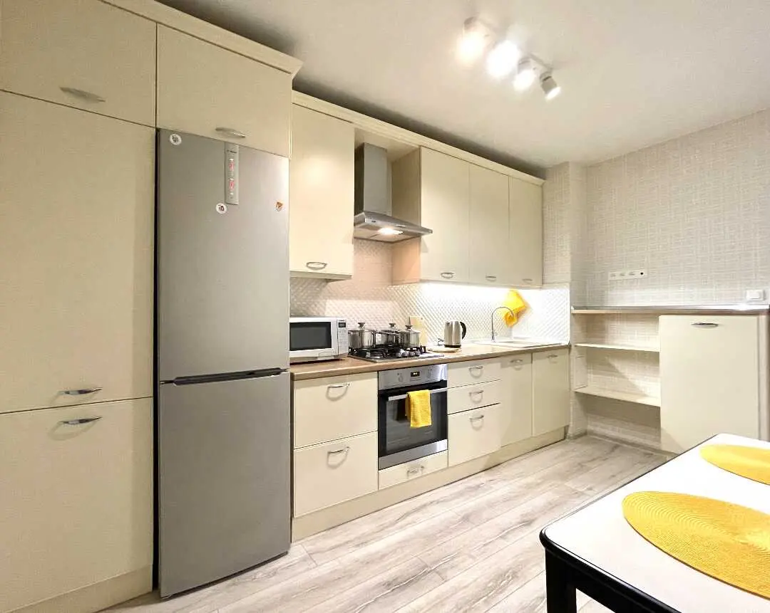 Казань: Двухкомнатная квартира, 80 м², 2 кровати