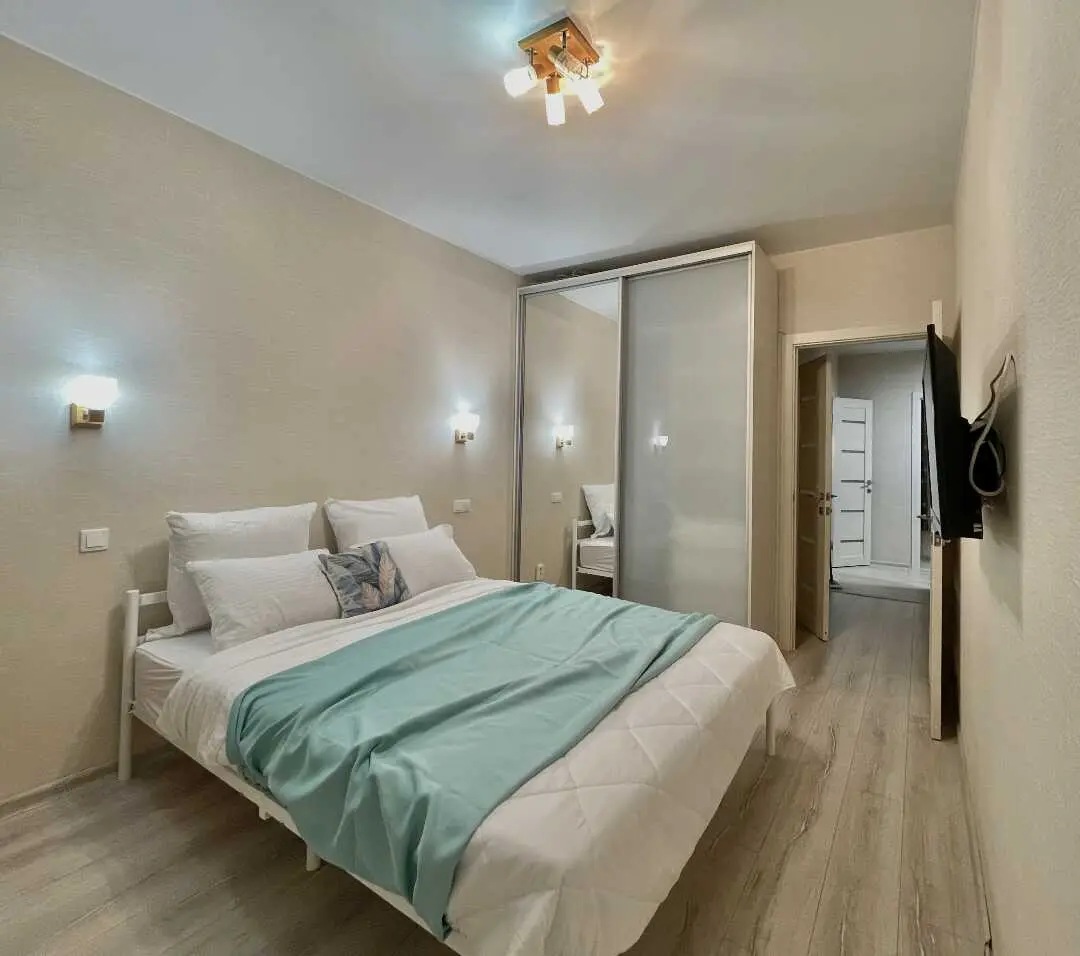 Казань: Двухкомнатная квартира, 80 м², 2 кровати