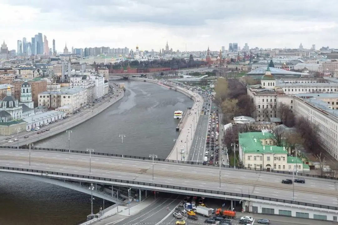 Москва: Улучшенные апартаменты, Котельническая набережная, 1/15кБ