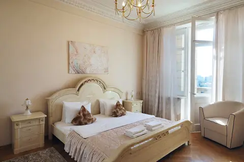 Люкс апартаменты с балконом и джакузи — фото 1