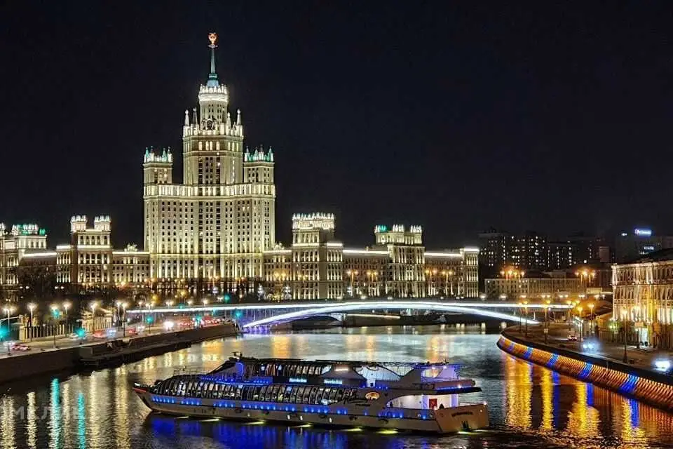 Москва: Стандартные апартаменты с двумя спальнями и балконом