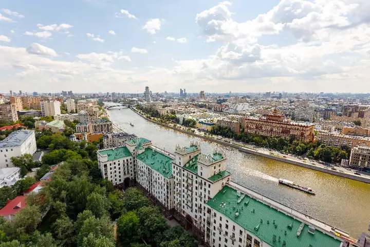 Москва: Роскошные апартаменты с джакузи и видом на реку