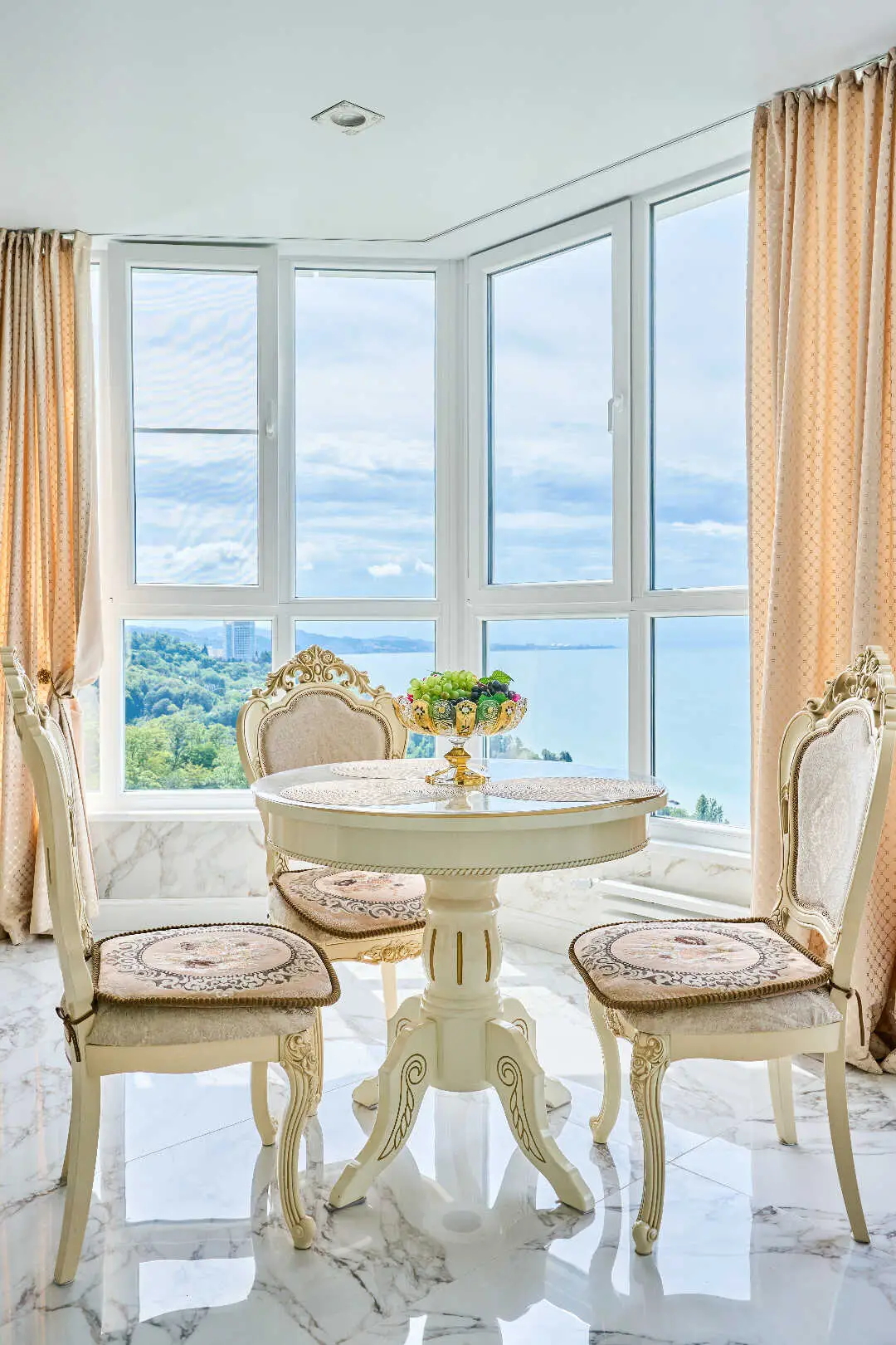 Сочи: Deluxe Apartment на Есауленко 45м2