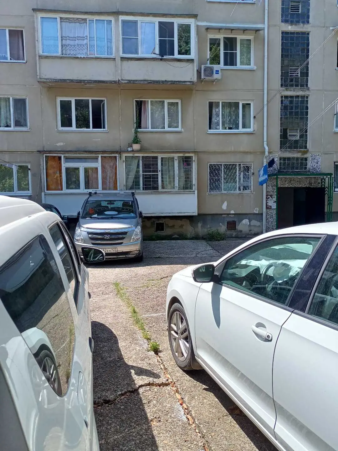 Сочи: 2к квартира в районе "Бирюза"