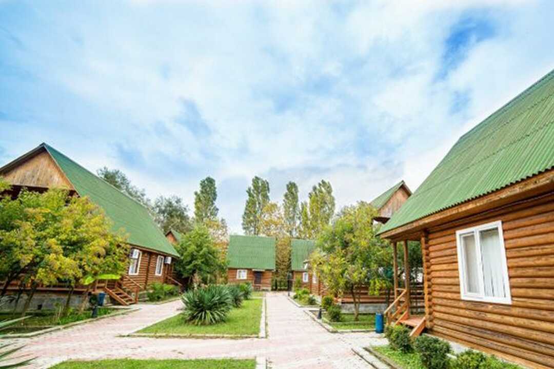 Гудаута: База отдыха Армат Village