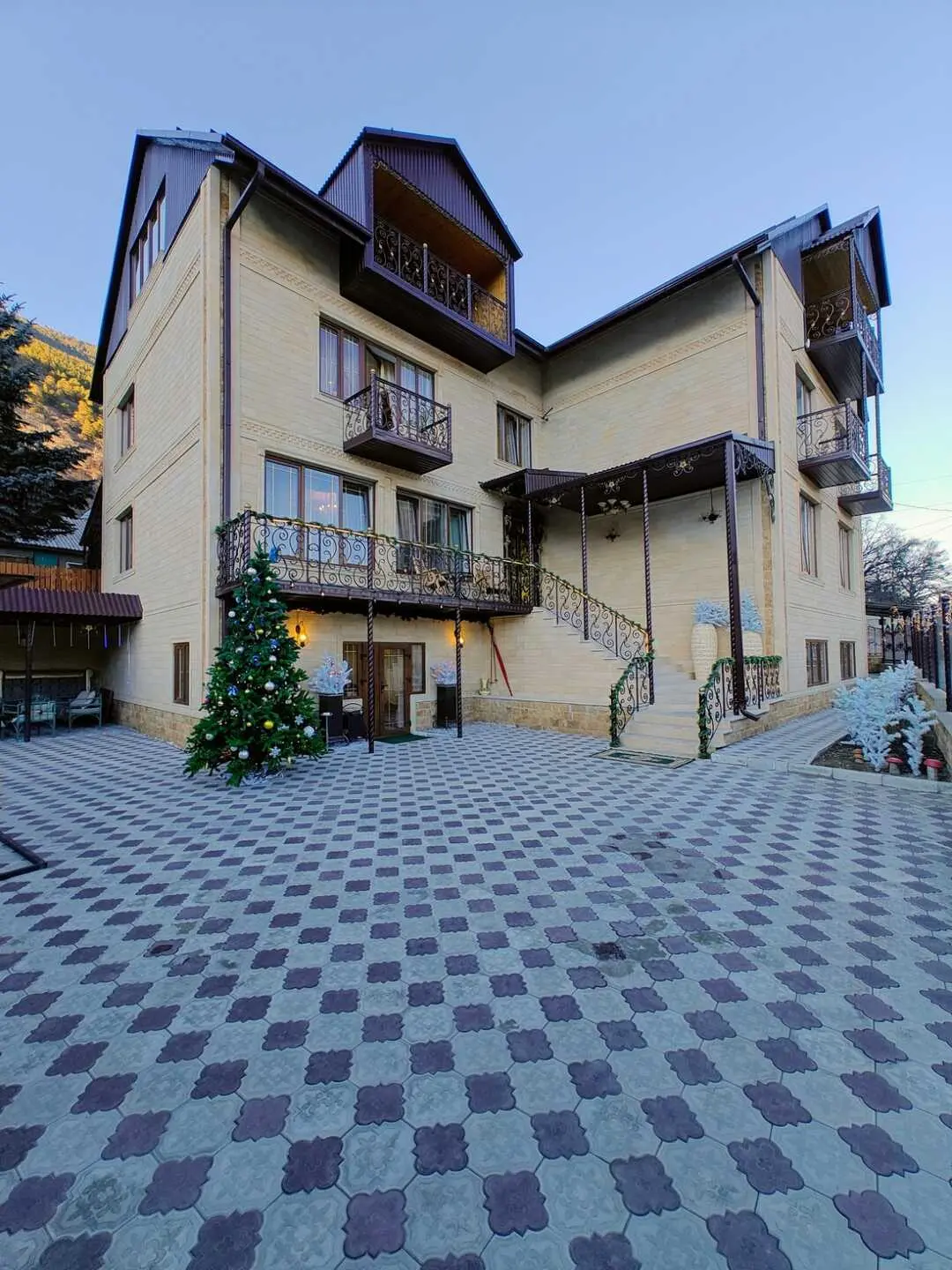 Теберда: Golden House