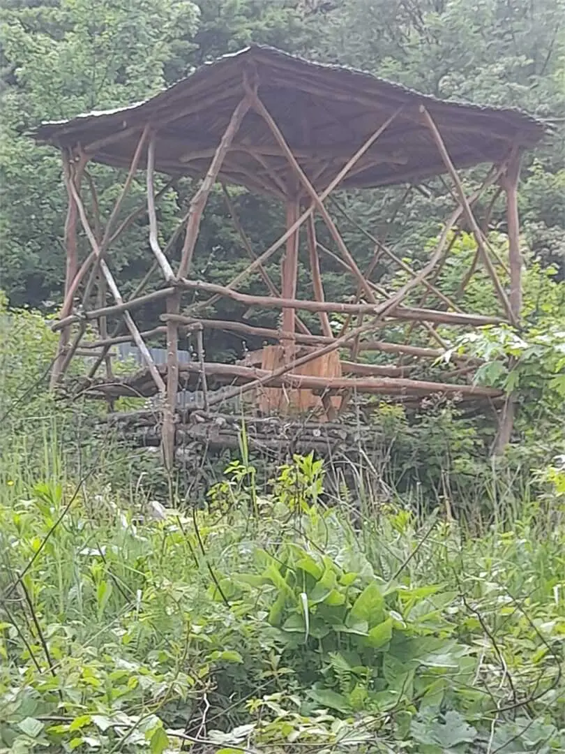 Мезмай: Хижина