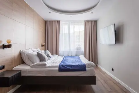 Квартира с большой кроватью рядом с аэропортом — фото 1