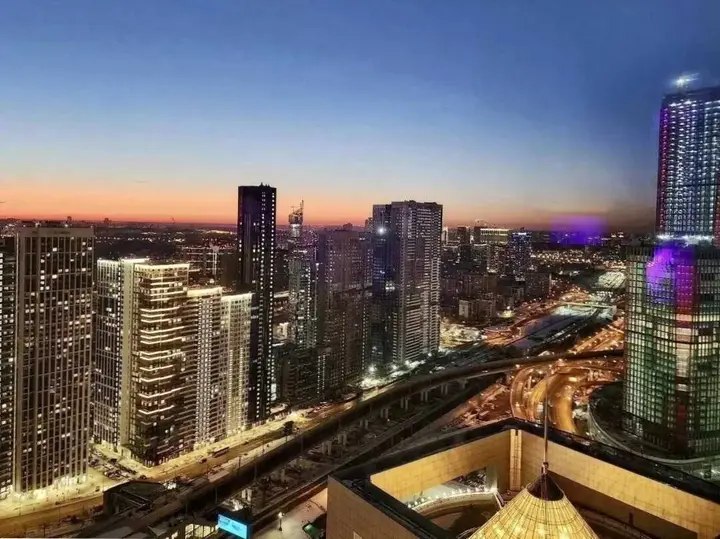 Москва: Sky City Moscow Уютная студия с подсветкой и Аэрохоккеем в Москва Сити! Закатная сторона!