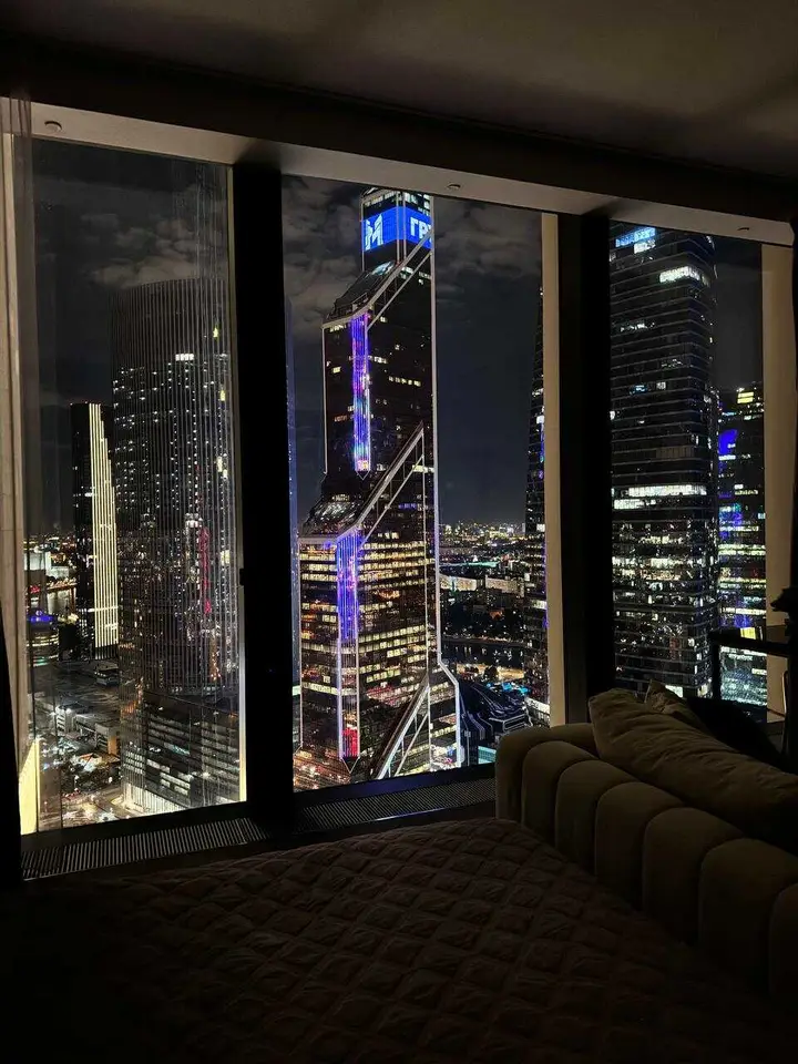Москва: Апартаменты Sky City Moscow LUX Студия с большим окном с видом на все башни и город!